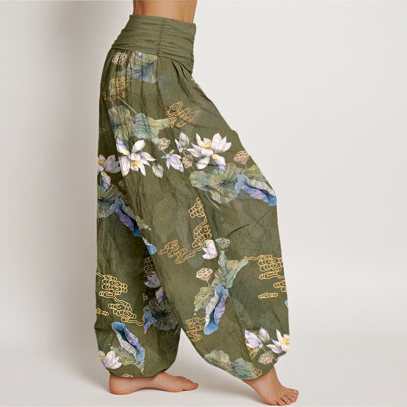 Buddha Stones Pantalones harem de mujer con cintura elástica y estampado de hojas de loto blancas de algodón. - image 6