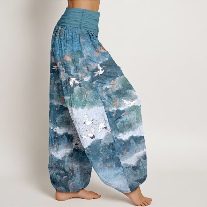 Buddha Stones Pantalones harem de mujer con cintura elástica y estampado de grullas y nubes de algodón. - image 9