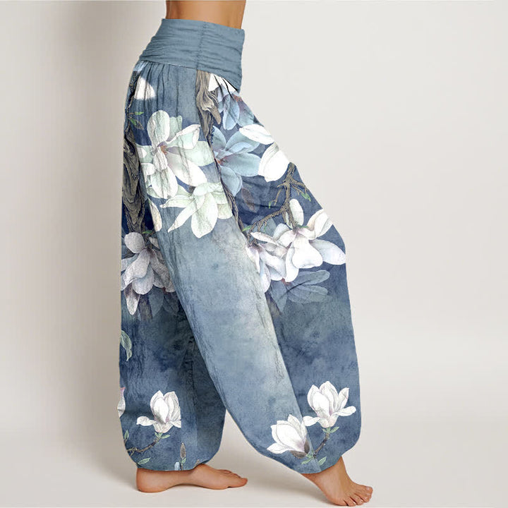Buddha Stones Pantalones harem de mujer con cintura elástica y estampado de magnolias blancas de algodón. - image 6