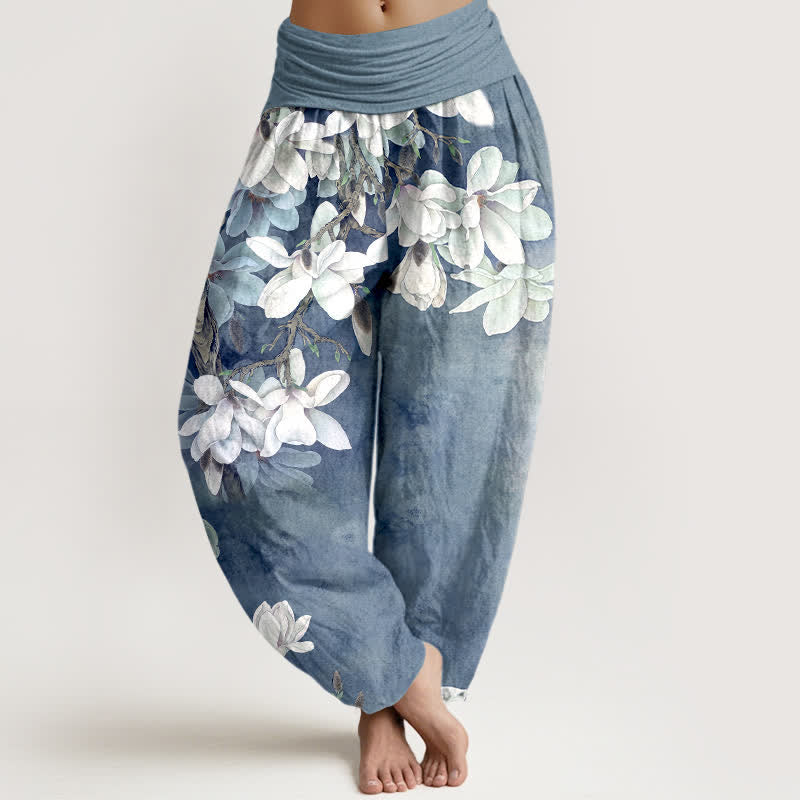 Buddha Stones Pantalones harem de mujer con cintura elástica y estampado de magnolias blancas de algodón. - image 5