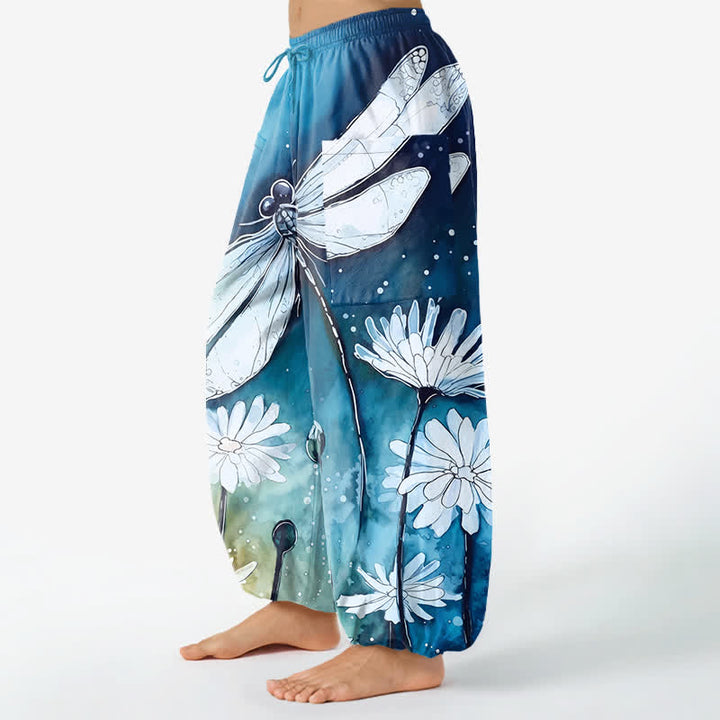 Buddha Stones Pantalones harem de algodón con estampado de libélulas y margaritas en acuarela para mujer, con cintura elástica y bolsillos laterales. - image 1