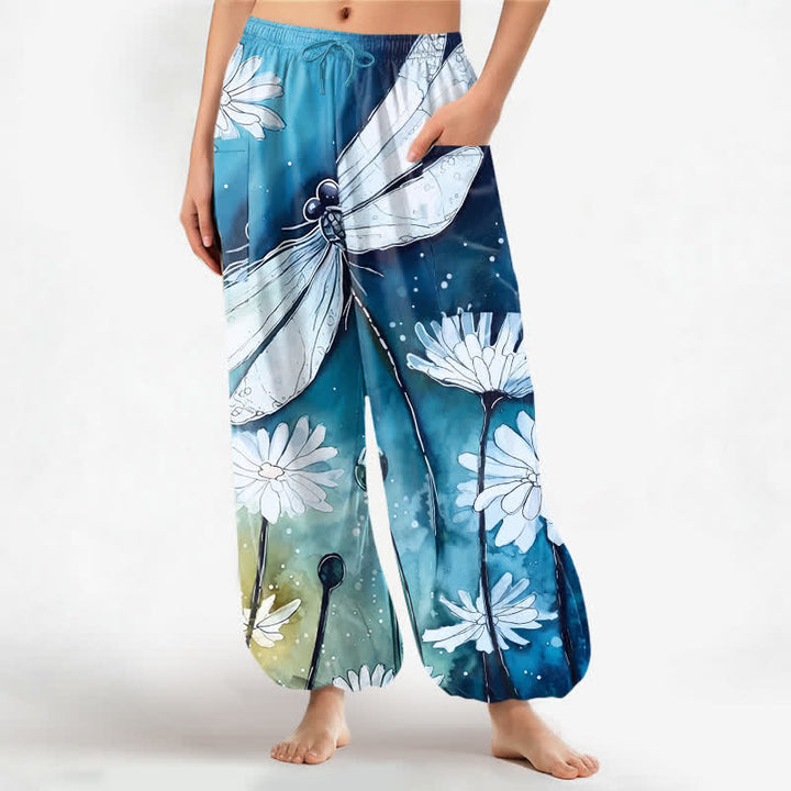 Buddha Stones Pantalones harem de algodón con estampado de libélulas y margaritas en acuarela para mujer, con cintura elástica y bolsillos laterales. - Azul cielo profundo - US16，UK/AU20，EU48 (3XL) - image 0