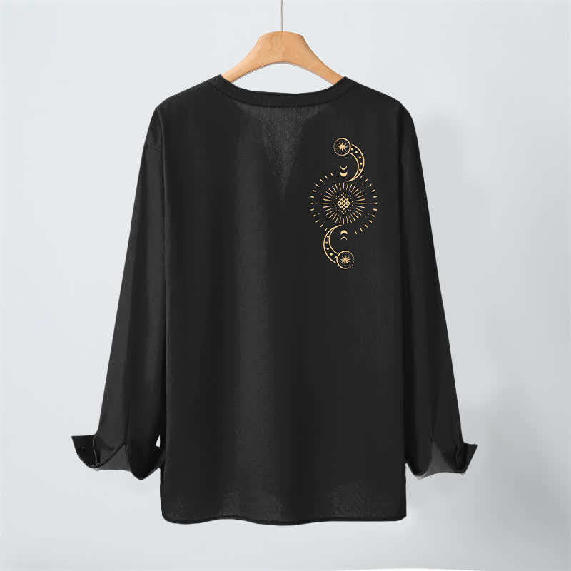 Buddha Stones Camisas de manga larga para hombre de algodón con cuello en V y estampado de sol y luna celestiales. - image 3
