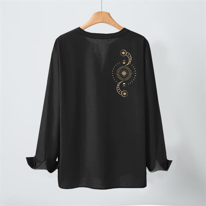 Buddha Stones Camisas de manga larga para hombre de algodón con cuello en V y estampado de sol y luna celestiales. - image 3