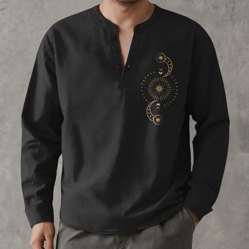 Buddha Stones Camisas de manga larga para hombre de algodón con cuello en V y estampado de sol y luna celestiales. - image 1