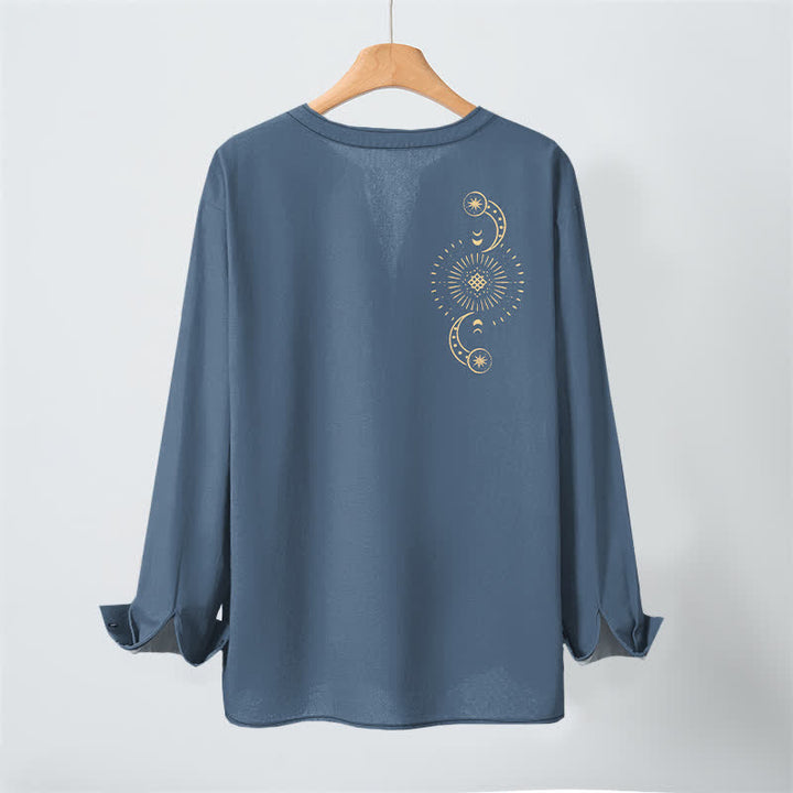 Buddha Stones Camisas de manga larga para hombre de algodón con cuello en V y estampado de sol y luna celestiales. - image 10