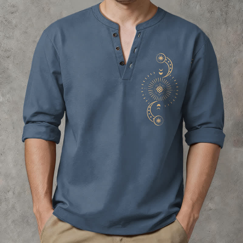 Buddha Stones Camisas de manga larga para hombre de algodón con cuello en V y estampado de sol y luna celestiales. - Azul acero - US/UK/AU48, UE58 (4XL) - image 7