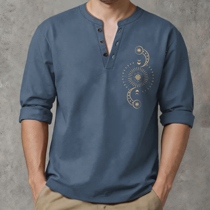 Buddha Stones Camisas de manga larga para hombre de algodón con cuello en V y estampado de sol y luna celestiales. - Azul acero - US/UK/AU48, UE58 (4XL) - image 7