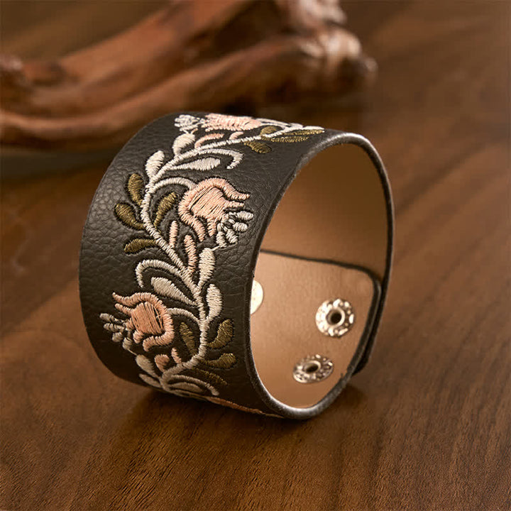 Buddha Stones Pulsera protectora con hebilla de cuero trenzado a mano con diseño de enredadera de flores blancas - image 2