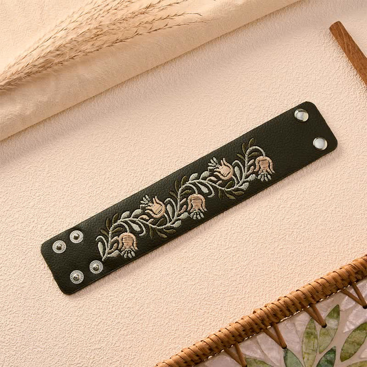 Buddha Stones Pulsera protectora con hebilla de cuero trenzado a mano con diseño de enredadera de flores blancas - image 5