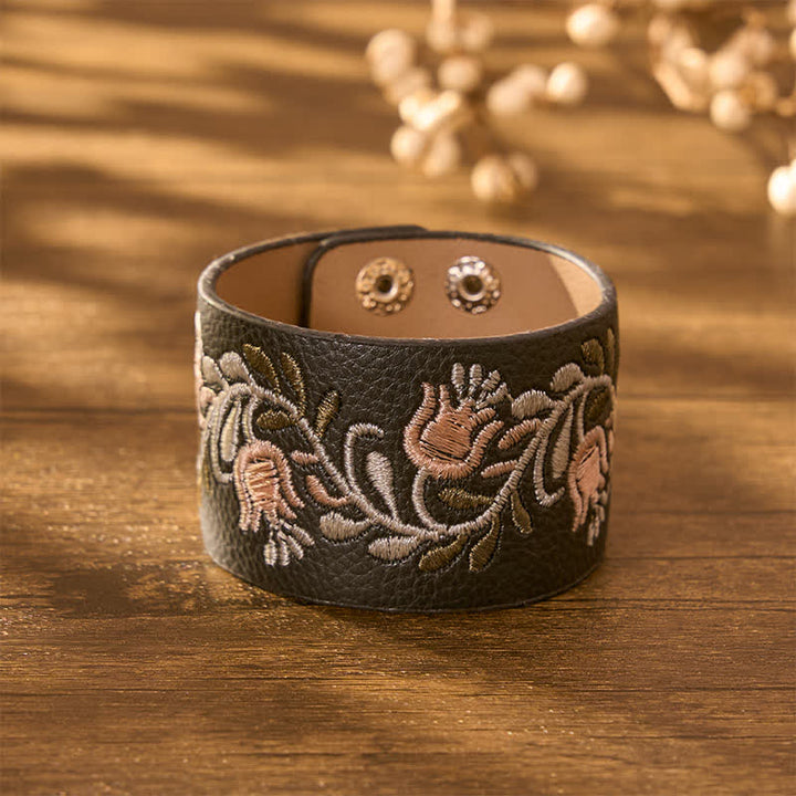 Buddha Stones Pulsera protectora con hebilla de cuero trenzado a mano con diseño de enredadera de flores blancas - image 1