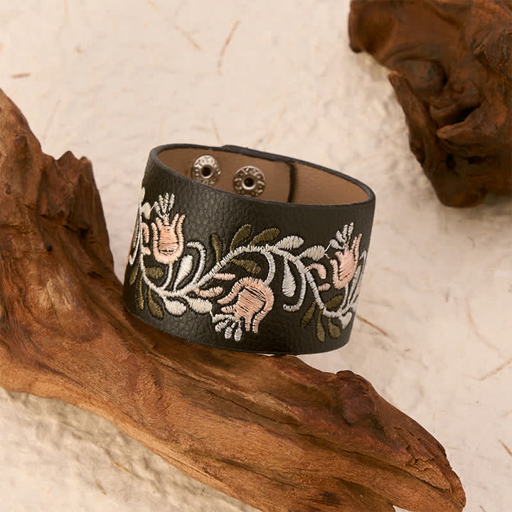 Buddha Stones Pulsera protectora con hebilla de cuero trenzado a mano con diseño de enredadera de flores blancas - image 3