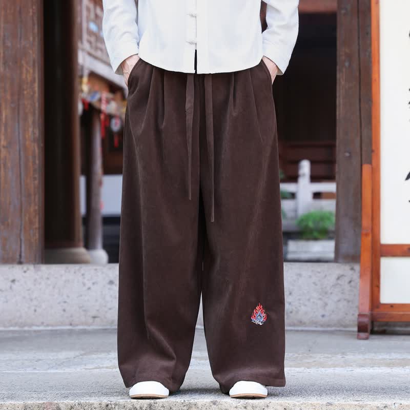 Buddha Stones Pantalones largos de hombre de corte recto con bolsillos, estilo casual vintage, con cordón ajustable y bordado, ideales para otoño e invierno. - Marrón silla de montar - US/UK/AU46, EU56 (5XL) - image 0