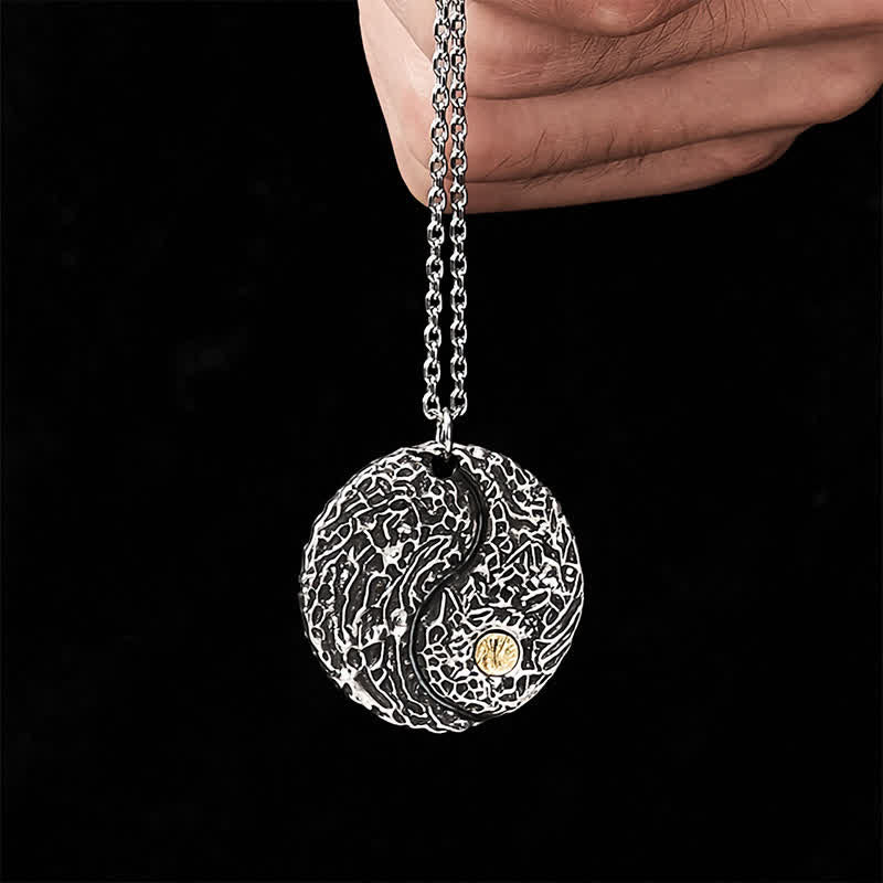Buddha Stones Collar con colgante redondo grabado de cobre con el símbolo del equilibrio Yin Yang. - image 1