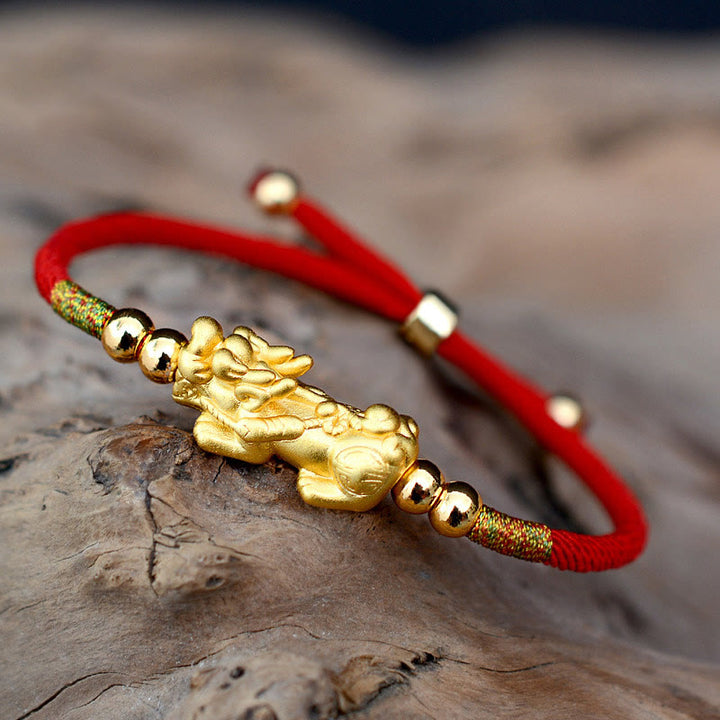 Pulsera de hilo rojo de la suerte PiXiu chapada en oro de 24 quilates con Buddha Stones - Cordón rojo (dorado) (circunferencia de la muñeca: 12-19 cm) - Plata de ley 999 - image 0