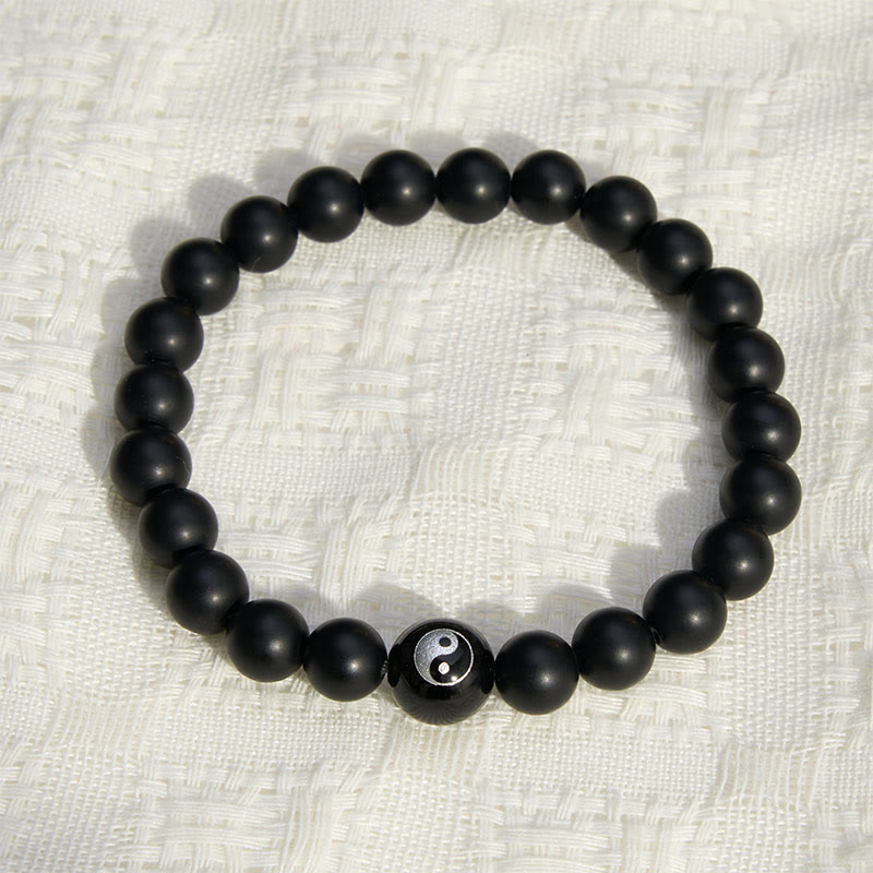 Buddha Stones Pulsera de equilibrio con cuentas redondas de ónix negro, turquesa blanca y yin yang de obsidiana negra. - image 1