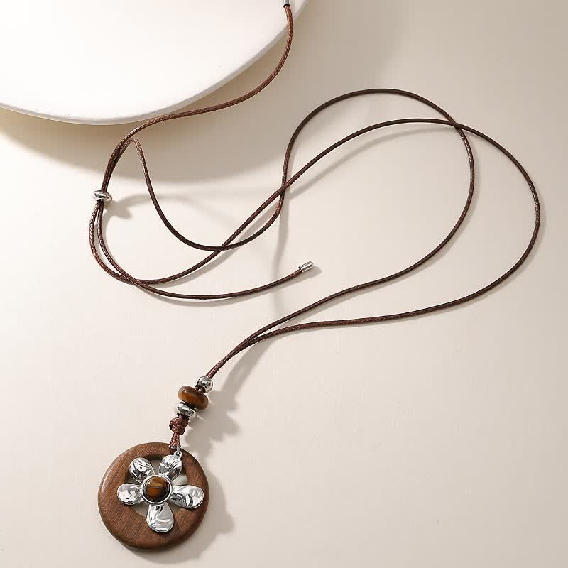 Buddha Stones Collar con colgante floral de sándalo vintage para conexión a tierra y protección - Flor - image 0