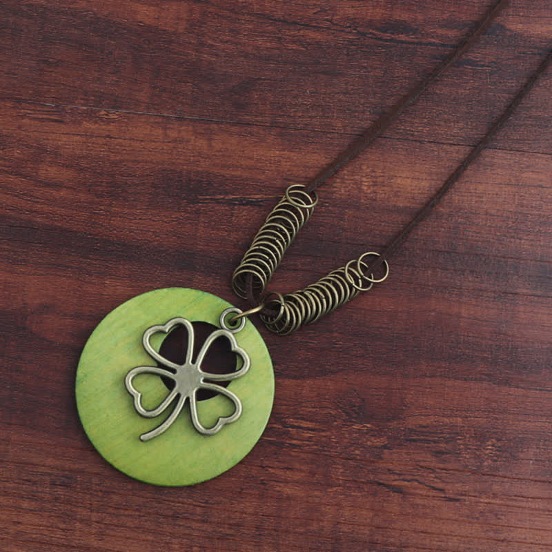 Buddha Stones Collar con colgante hueco de trébol de cuatro hojas de madera vintage - Verde - image 0