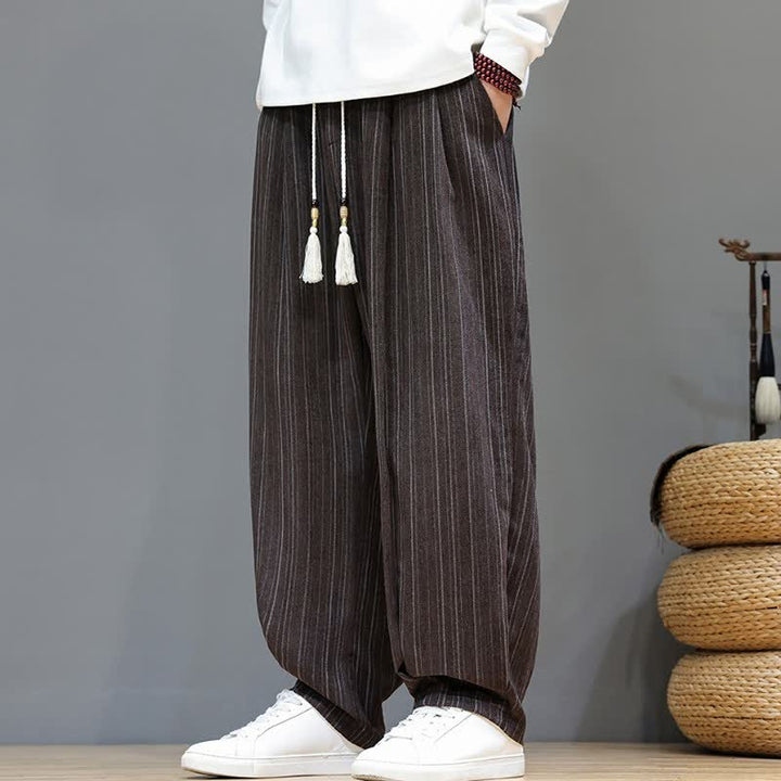 Buddha Stones Pantalones largos de hombre de corte recto con cordón ajustable y rayas, estilo casual de otoño. - Marrón silla de montar - US/UK/AU46, EU56 (5XL) - image 0
