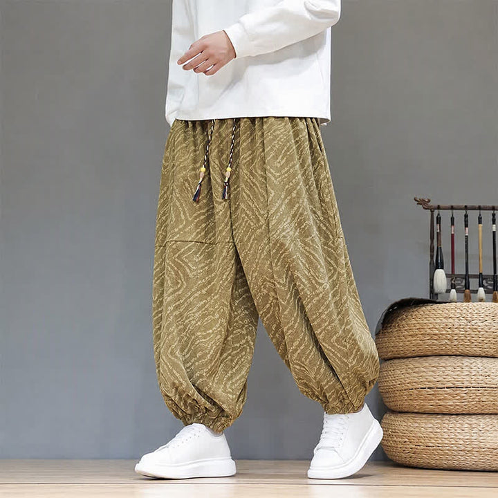 Buddha Stones Pantalones cortos de pana estilo boho con cordón ajustable y líneas abstractas para hombre, ideales para otoño e invierno. - Caqui oscuro - US/UK/AU46, EU56 (5XL) - image 0