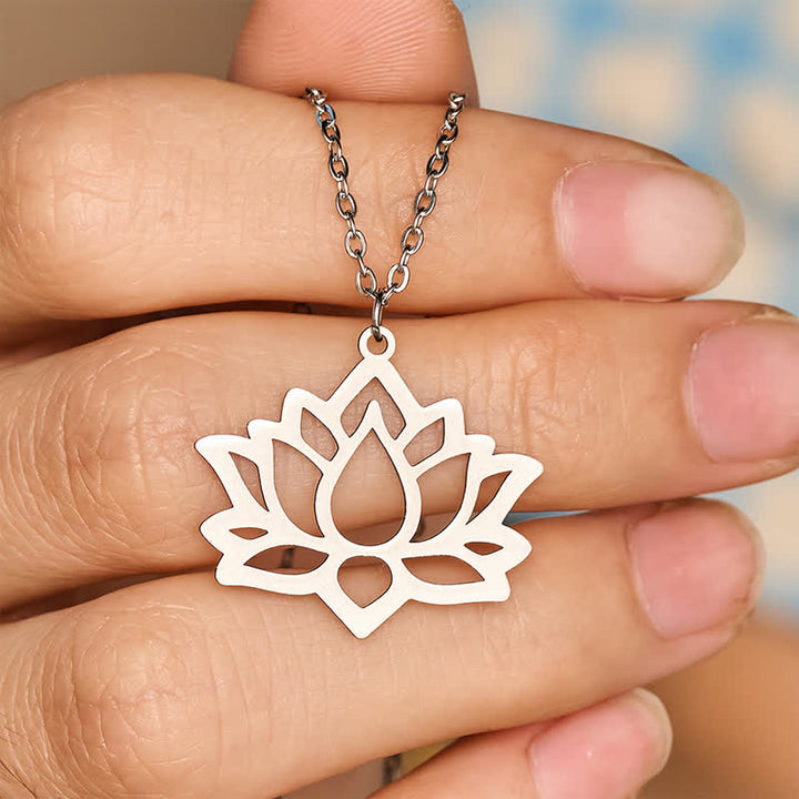 Buddha Stones Collar con colgante calado Lotus Purity de acero de titanio - image 4