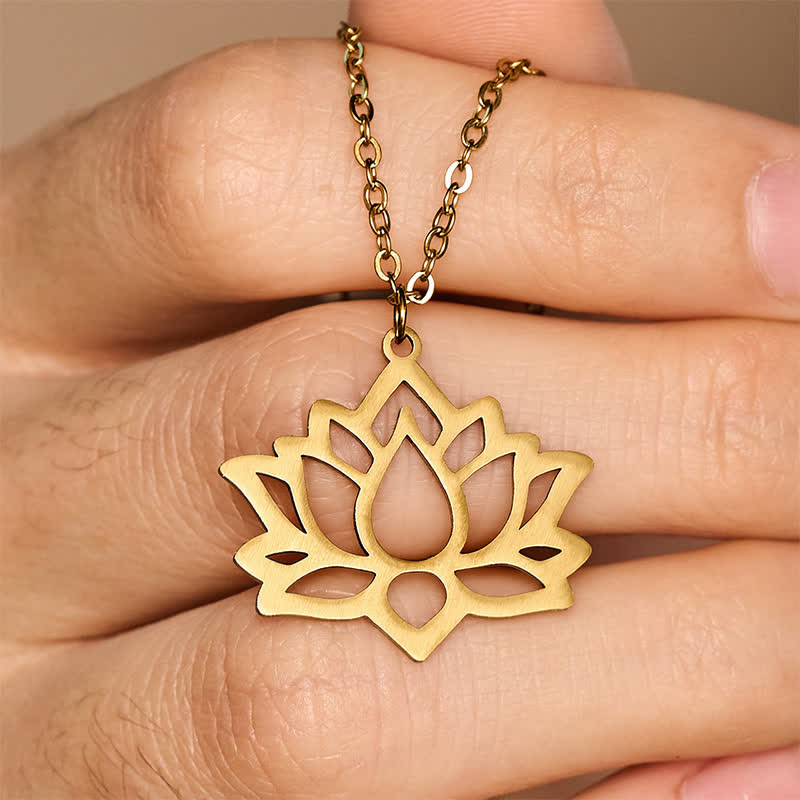 Buddha Stones Collar con colgante calado Lotus Purity de acero de titanio - image 11