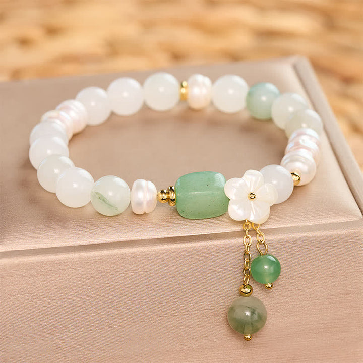 Buddha Stones Pulsera elástica con dije de flor de ágata verde y perla de agua dulce - image 4