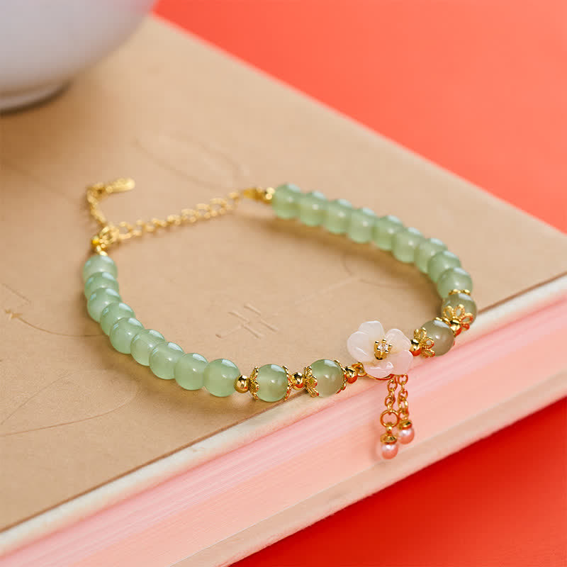 Buddha Stones Pulsera con dije de perlas y flor de la suerte inspirada en el jade Hetian de cobre - image 2