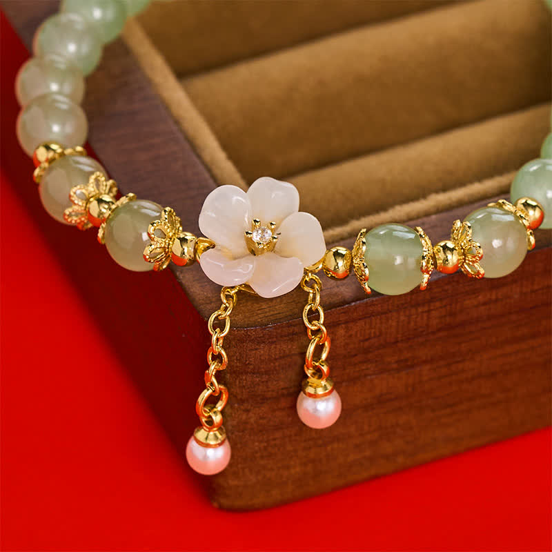 Buddha Stones Pulsera con dije de perlas y flor de la suerte inspirada en el jade Hetian de cobre - image 8