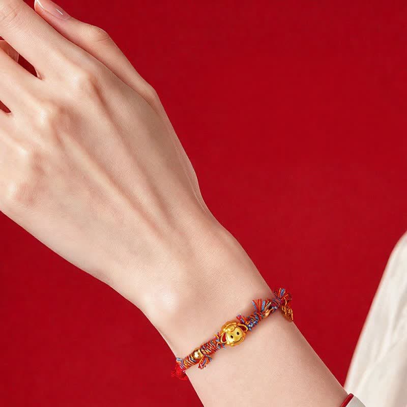 Buddha Stones Pulsera de bendición con dije de cabra y personaje Fu de hilo rojo tejida a mano - image 5
