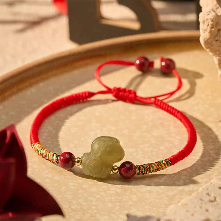 Buddha Stones Pulsera de hilo trenzado con dije de cabra de jade Hetian del Año de la Cabra y cinabrio. - Rojo (Circunferencia de la muñeca: 5,9-7,1 pulgadas / 15-18 cm) - image 0