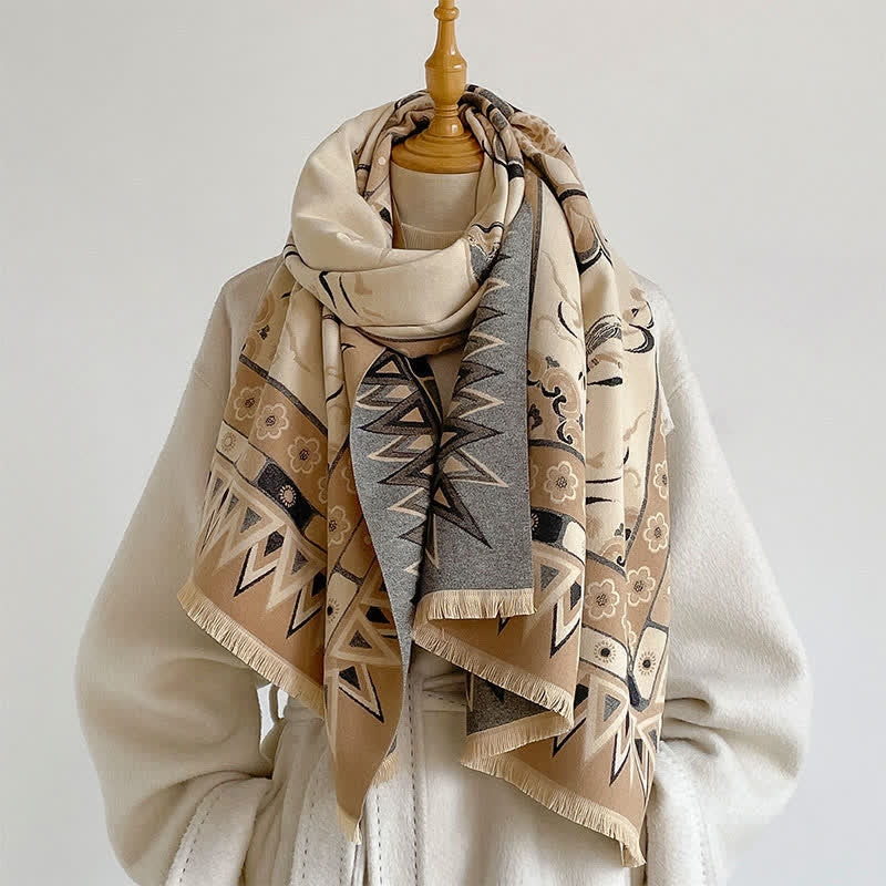Buddha Stones Bufanda de mujer con estampado retro en tonos neutros y flecos para otoño/invierno. - Beige - image 0