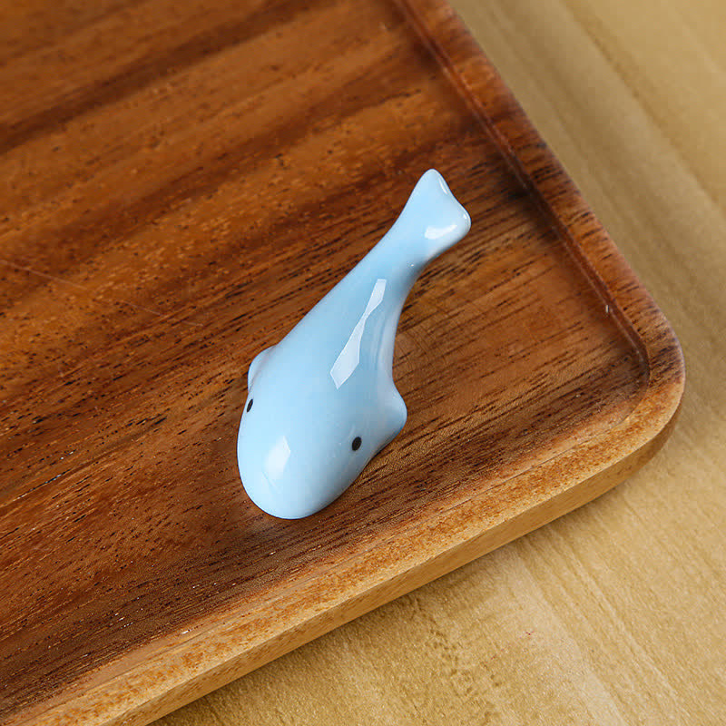 Buddha Stones Soporte de cerámica para palillos de mesa estilo japonés con forma de delfín - Azul (aprox. 6 cm × 2,5 cm × 1,5 cm) - image 1