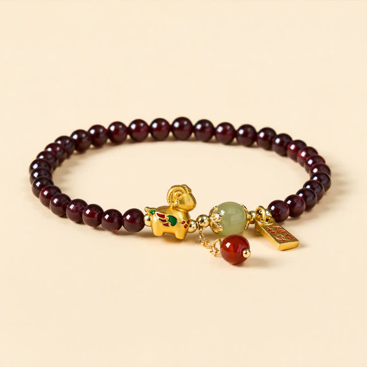 Buddha Stones Pulsera de protección con monedas de personajes de oveja linda y granate del año de la cabra, Granate, Cordero Fu - Oveja verde (circunferencia de la muñeca: 5,9-6,3 pulgadas / 15-16 cm) - image 0