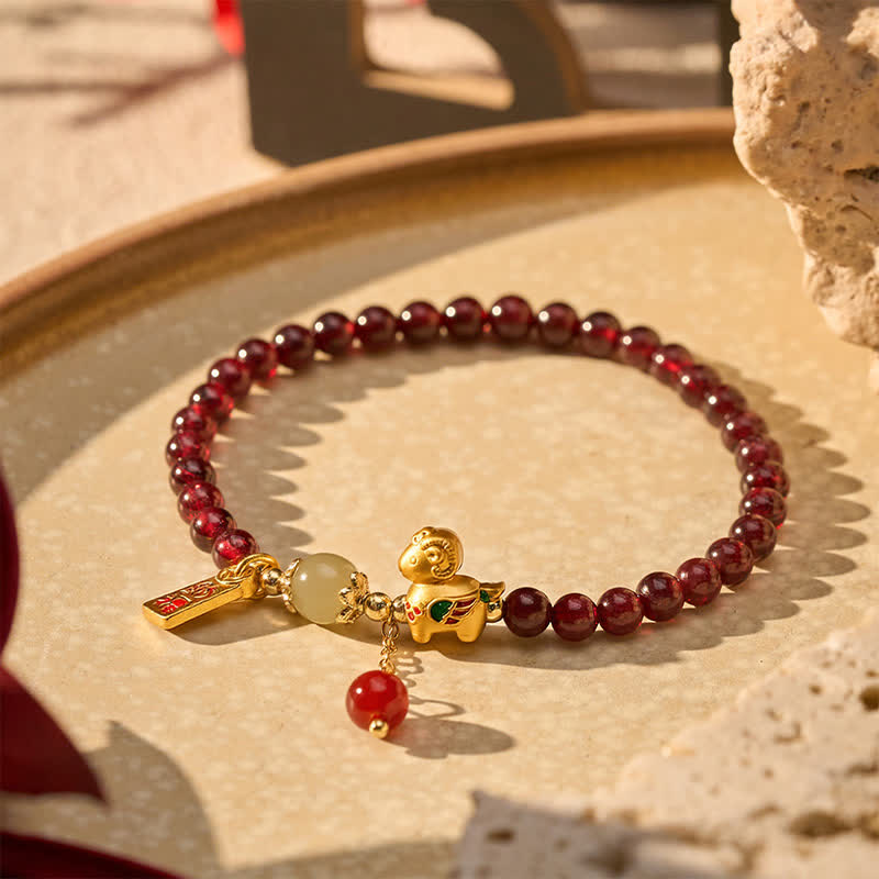 Buddha Stones Pulsera de protección con monedas de personajes de oveja linda y granate del año de la cabra, Granate, Cordero Fu - image 1