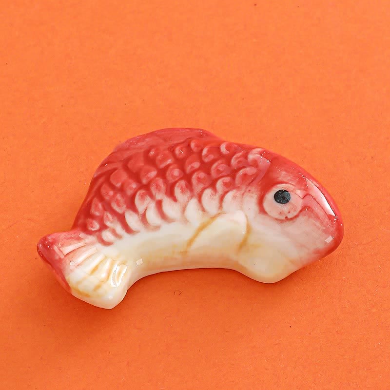 Buddha Stones Soporte para palillos de cerámica esmaltada con forma de cachorro de marisco, decoración para mesa. - Koi (aprox. 5,0 cm × 3,0 cm × 1,0 cm) - image 1