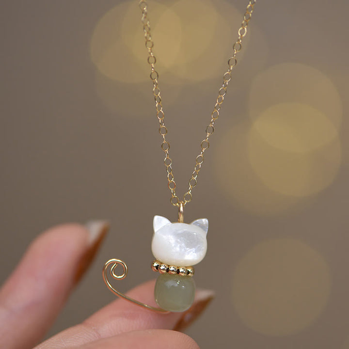 Collar con colgante de gato y gatito de la suerte, concha de jade hetiano, perla chapada en oro de 14 quilates con Buddha Stones
