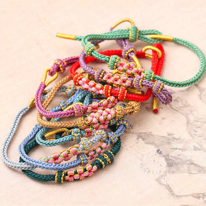 Pulsera de cuerda trenzada de ocho hebras de la suerte con tres flores de melocotón hechas a mano con Buddha Stones