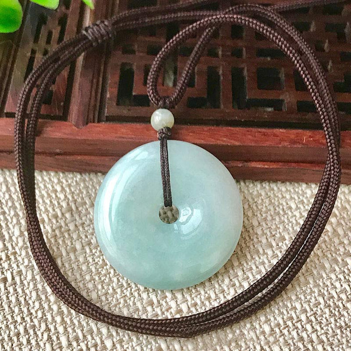 Colgante de collar de suerte con hilo de jade redondo de Buddha Stones