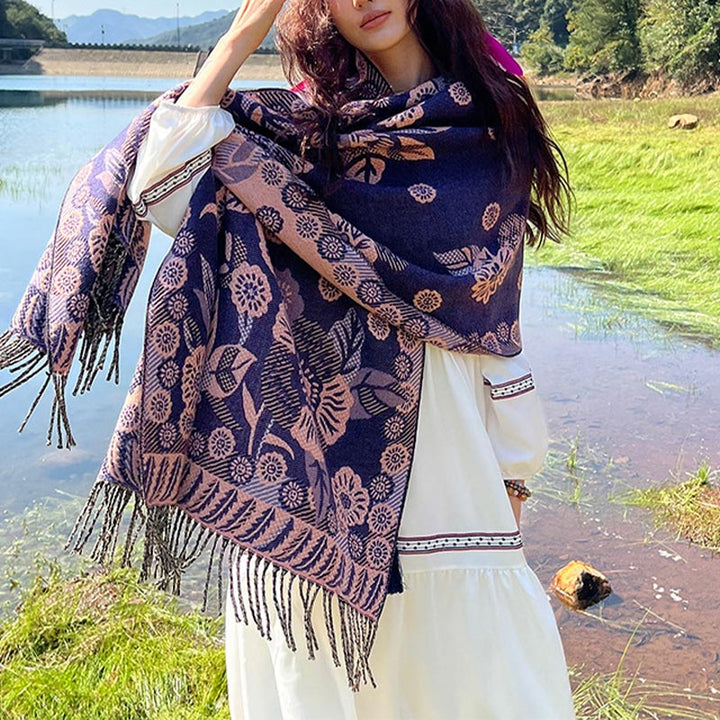 Bufanda de viaje acogedora con diseño de hojas florales y flores tibetanas de Buddha Stones
