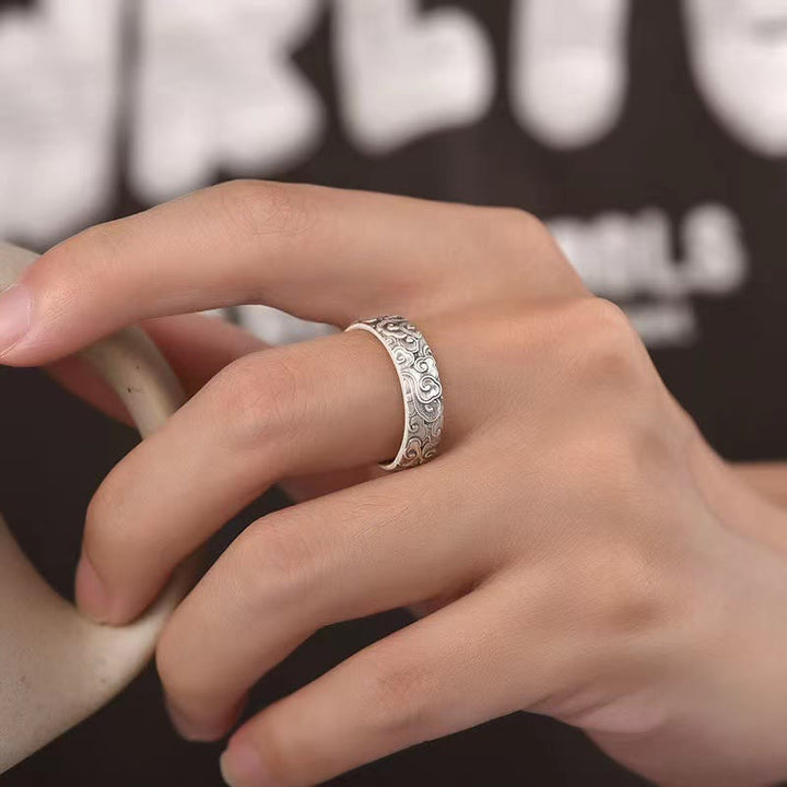 Anillo de la suerte con patrón de nubes auspiciosas vintage de Buddha Stones