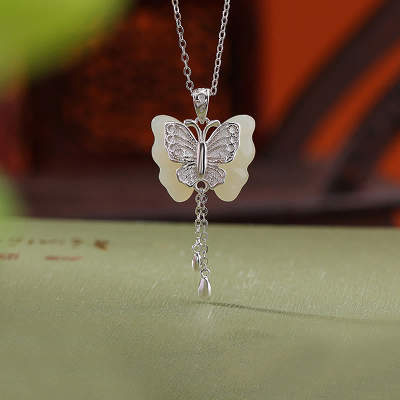 Colgante de collar con colgante de mariposa de jade blanco hetiano chapado en plata de ley 925 con Buddha Stones