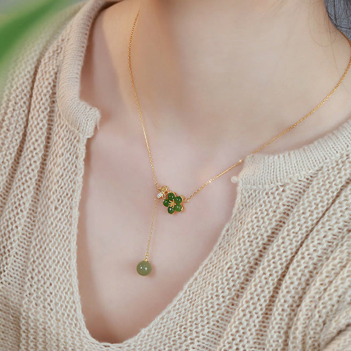 Colgante de collar de la suerte con diseño de flor de ciruelo de jade cian hetiano de plata de ley 925 con Buddha Stones