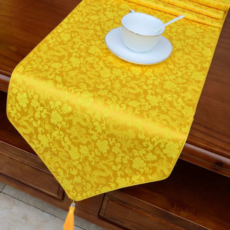 Camino de mesa Jacquard con borlas y símbolos propicios tibetanos con diseño de dragón Vajra y flores de altar de oración