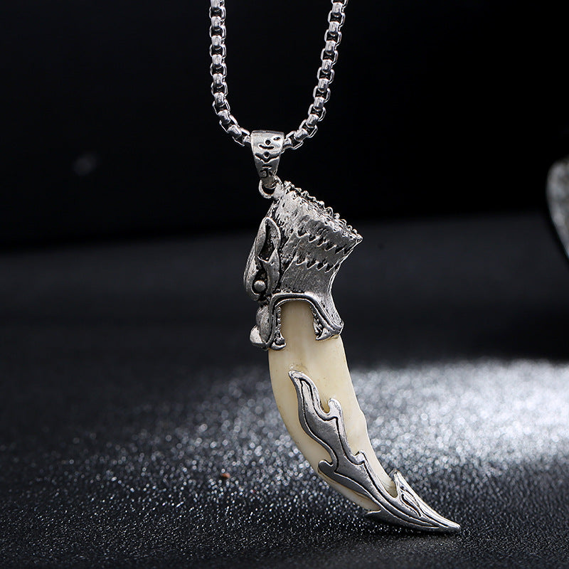 Colgante de collar de equilibrio de acero de titanio con dientes de lobo de imitación