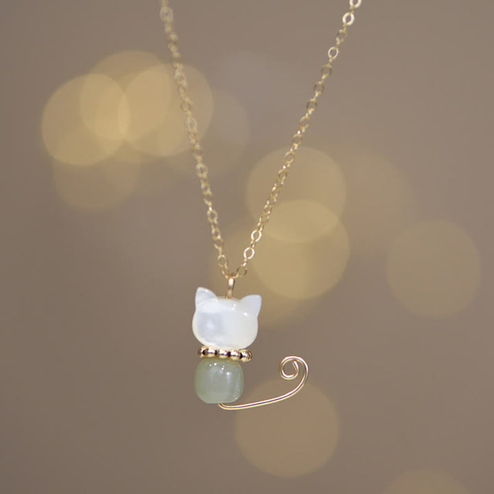 Collar con colgante de gato y gatito de la suerte, concha de jade hetiano, perla chapada en oro de 14 quilates con Buddha Stones