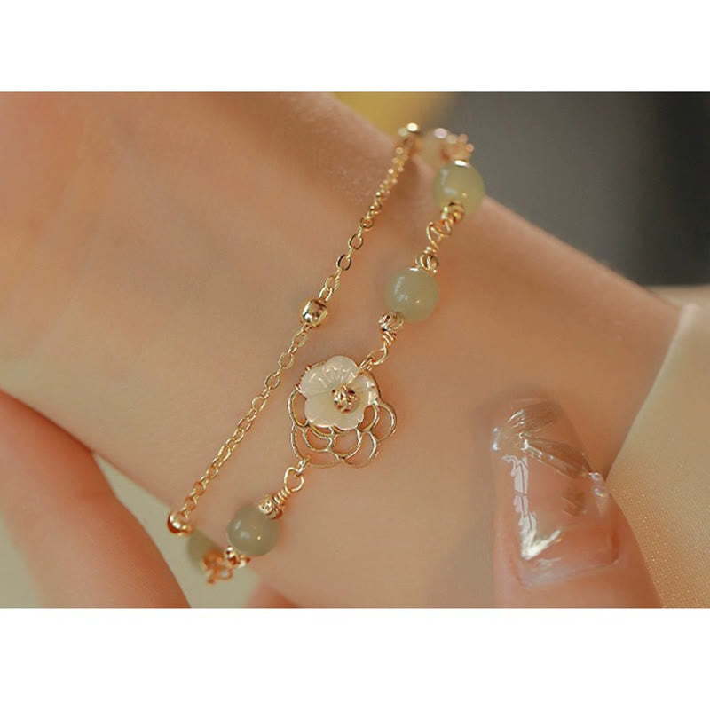 Buddha Stones Pulsera de la Suerte de Doble Capa con Flor de Piedra Tridacna y Mariposa de Jade chapada en Oro de 14 Quilates