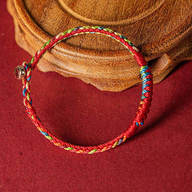 Pulsera de protección de hilo de cinco colores hecha a mano con Buddha Stones