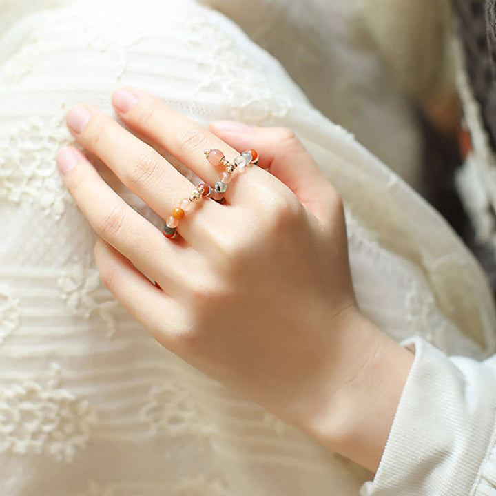 Anillo de riqueza de felicidad con piedra lunar de melocotón y cristal Fu Lu Shou de cobre chapado en oro de 14 quilates con Buddha Stones