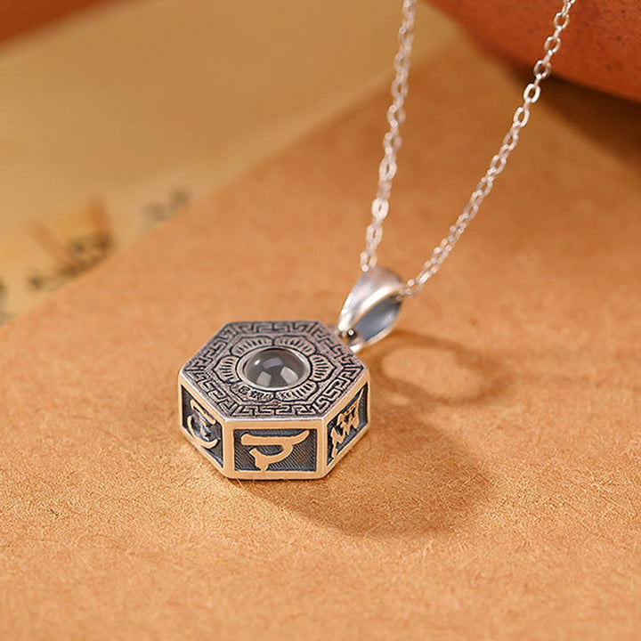 Collar con colgante de plata de ley 990 con Buddha Stones tibetanas Om Mani Padme Hum Lotus Love Projection